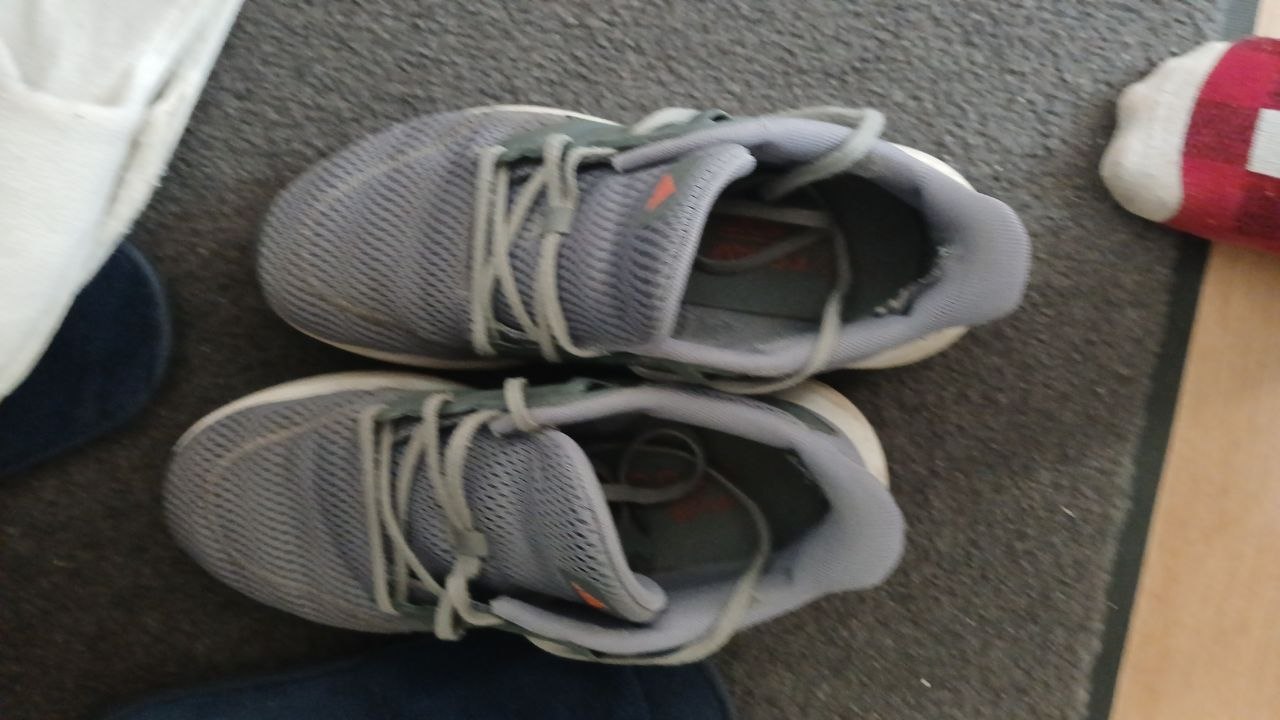Кроссовки Adidas серого цвета