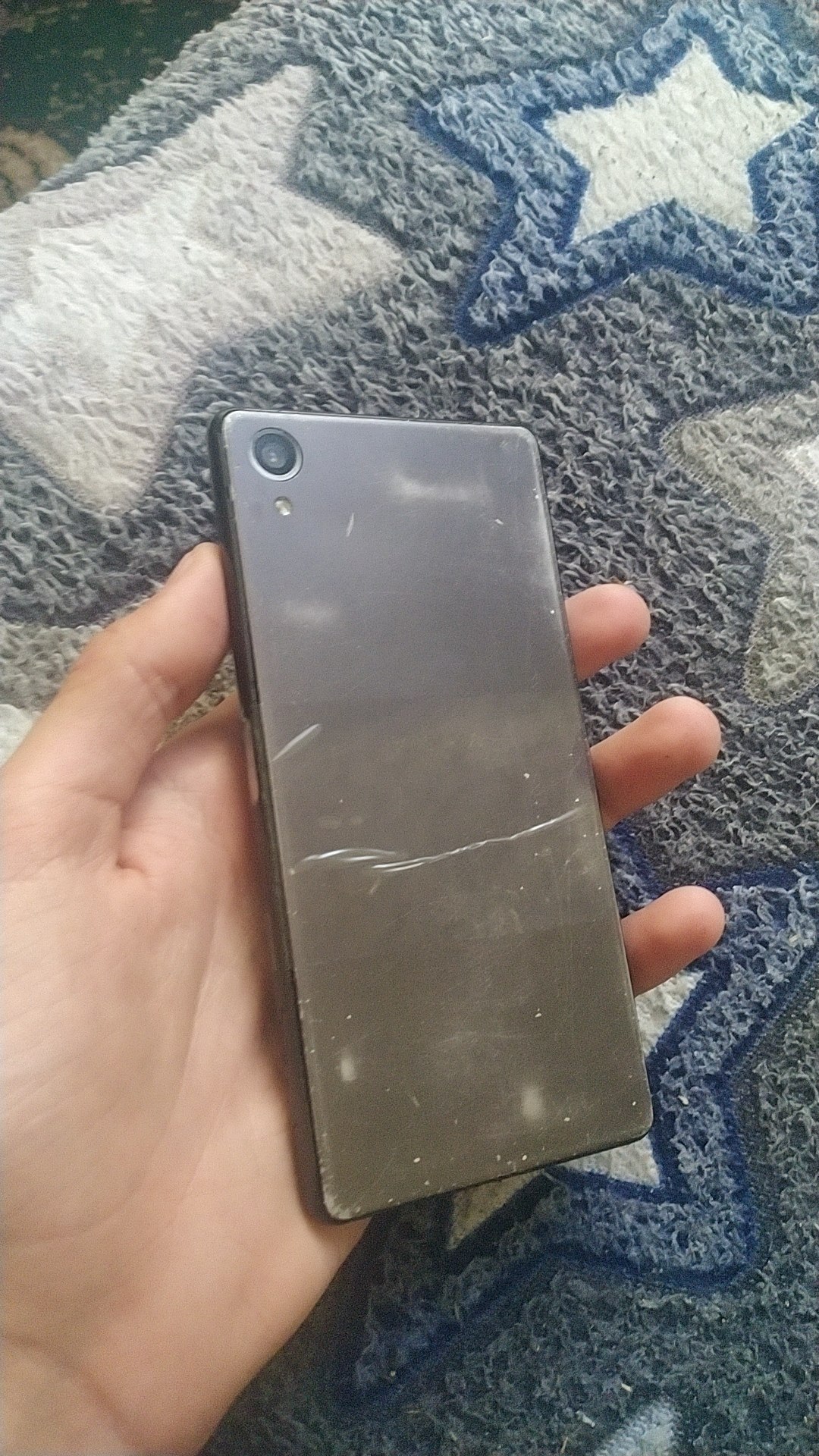 Смартфон Sony Xperia Z3 в плохом состоянии
