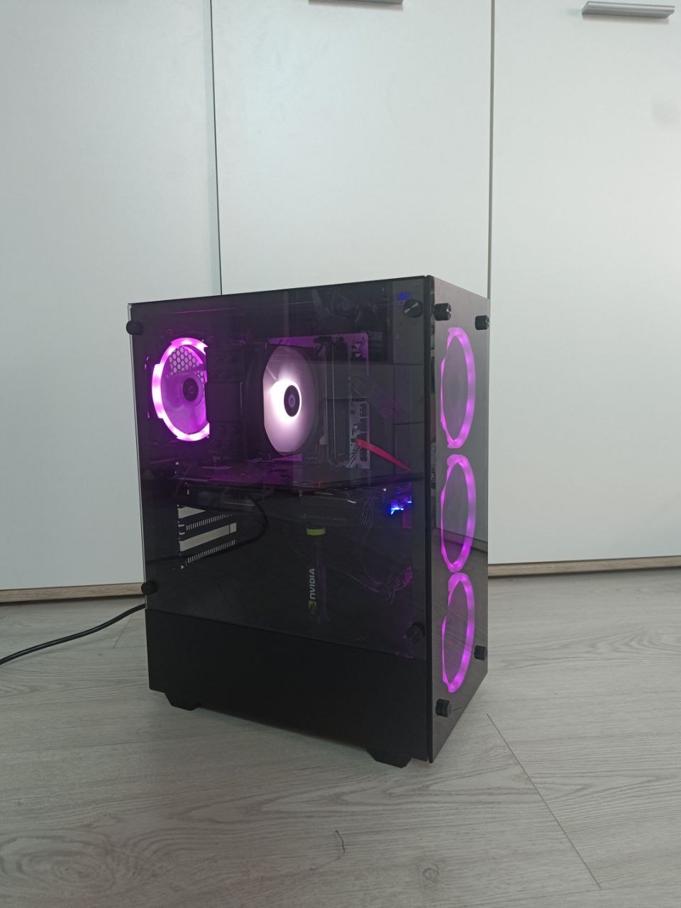 Игровой системный блок в корпусе с RGB-п